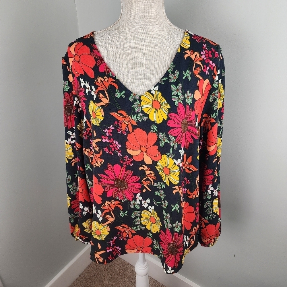Michelle McDowell Jamie Vintage Petals Floral V Neck NWT Top Size Medium